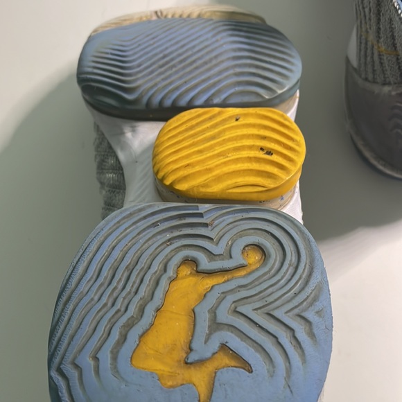 Nike LeBron 16 - Picture 5 of 6